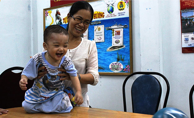 Tin Tuc Tong Hop Bé trai bị bỏ rơi được nhiều người xin nuôi