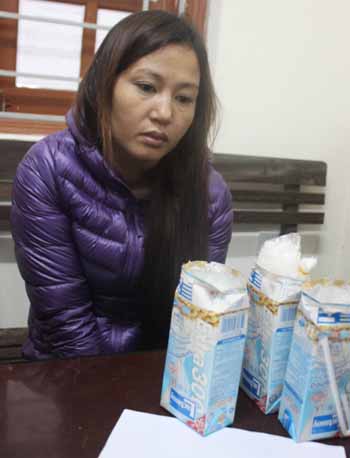 Tin Tuc Tong Hop Bắt khẩn người phụ nữ giấu heroin dưới đáy chậu.