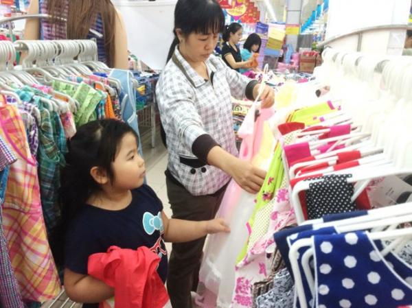 Để được an tâm, người tiêu dùng nên chọn mua các sản phẩm may mặc có nguồn gốc, xuất xứ rõ ràng.