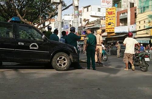 Tin Tuc Tong Hop Hàng trăm cảnh sát bao vây con hẻm để xét ma túy