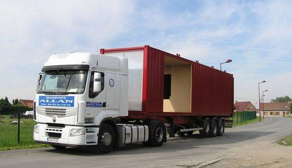 Ngôi nhà được thiết kế bằng những container