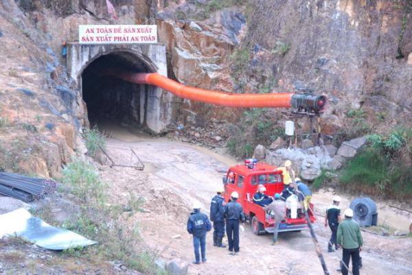 Sập hầm Đà Dâng : Nhiều người bị kẹt bên trong